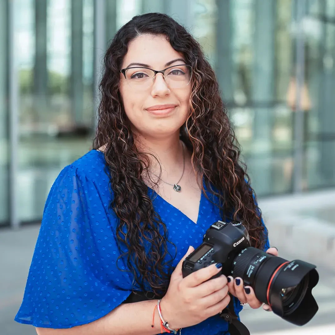 Marlene Vafai holding her camera